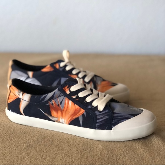 Tommy Bahama Shoes - Tommy Bahama cove island Blue Navy Floral canvas sneakers size 8